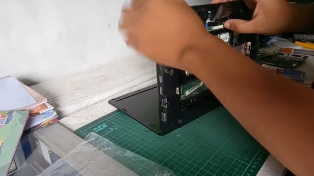 TUTORIAL KOMPUTER - CARA MEMPERBAIKI MENGGANTI KEYBOARD NETBOOK ACER V5-123