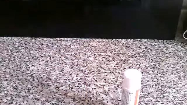 Засохший клей будет отлично клеить. Секрет.