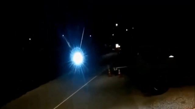 О природе плазмоидов и шаровых молний известно совсем мало. смотреть онлайн