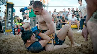 Фанат UFC против Бойца Без Правил смотреть онлайн