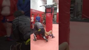 Двойка, боковой, проход в ноги и болевой на колено