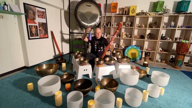 Сеанс звукотерапии с поющими тибетскими чашами, хрустальными чашами,  колокольчики, посох дождя