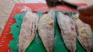 F Строганина из скумбрии Stroganina from mackerel Stroganina de caballa 鯖魚的Stroganina