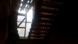 Устройство лесов на лестнице. Мой вариант.