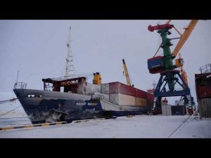 Сложная навигация - 2021 -  разгрузка ФЕСКО "Пионер" в морпорту Анадыря
