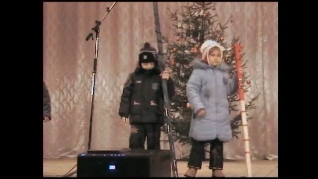 Новогодний танец смотреть онлайн