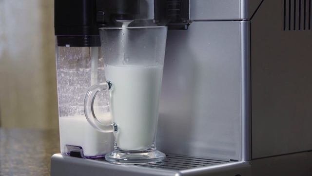 Обзор автоматической кофемашины Philips серии 4000 EP4050/10 смотреть онлайн