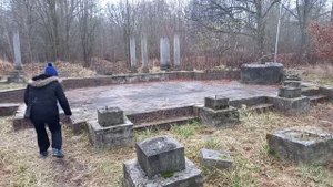 Дача Матильды Кшесинской - с гранитными колоннами на крыше