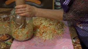 Капуста маринованная (очень вкусная)