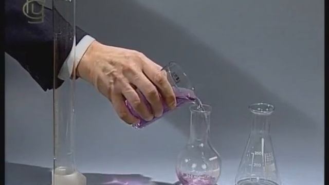 Опыты по физике. Изменение формы и сохранение объема жидкости смотреть онлайн