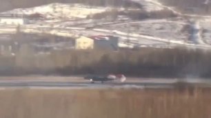 Летчик сажает Су-35С с отказавшим управлением
