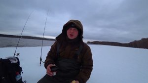 Рыбалка в апреле.Ловля на спиннинг весной.Первая рыбалка на спиннинг.Последний лед.Ловля щуки весно