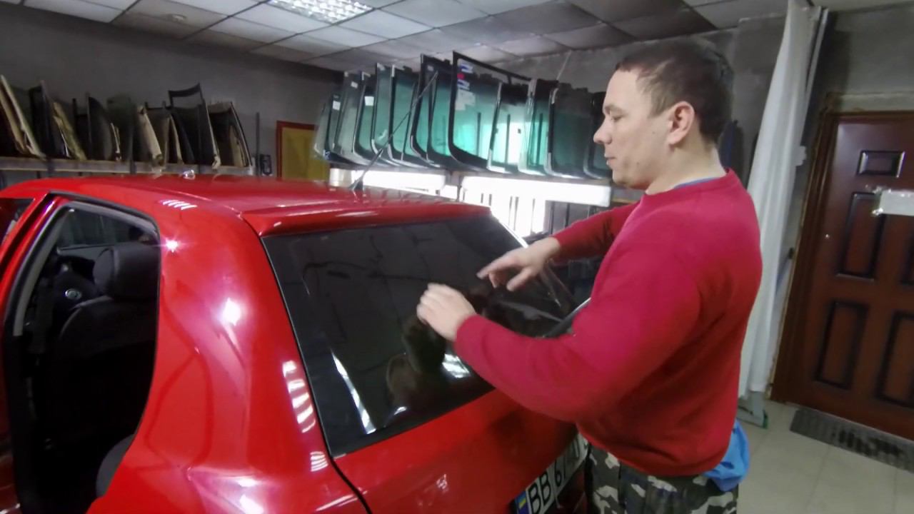 От чего бывают зайчики на заднем стекле? Как их избежать?