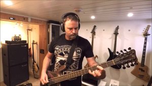 8 spheres - Warwick Streamer CT 8 string bass