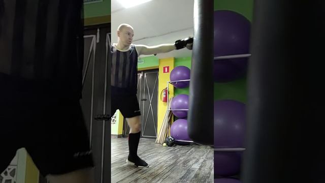 Тайский бокс. Муай-тай. Фитнес. Отработка ударов на боксерском мешке. 27 мая. Вечер. Часть 1 смотреть онлайн