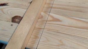 Как отрезать деревянный щит ровно и  без сколов