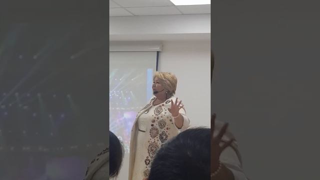 Зачем нужно работать в Beverlee Club смотреть онлайн