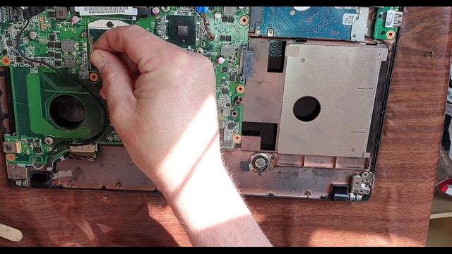 Upgrades Acer eMachines E732- Notebook, CPU Replacement, dust cleaning, thermal paste replacement смотреть онлайн