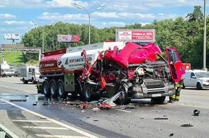 Загорелся бензовоз. Авария на МКАДЕ сегодня. Москва.