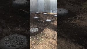 Завершение фундамента на покрышках под сарай