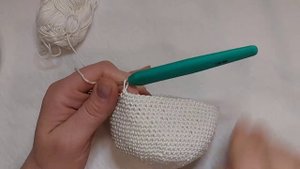 МК как обвязать (связать) новогодний шар крючком