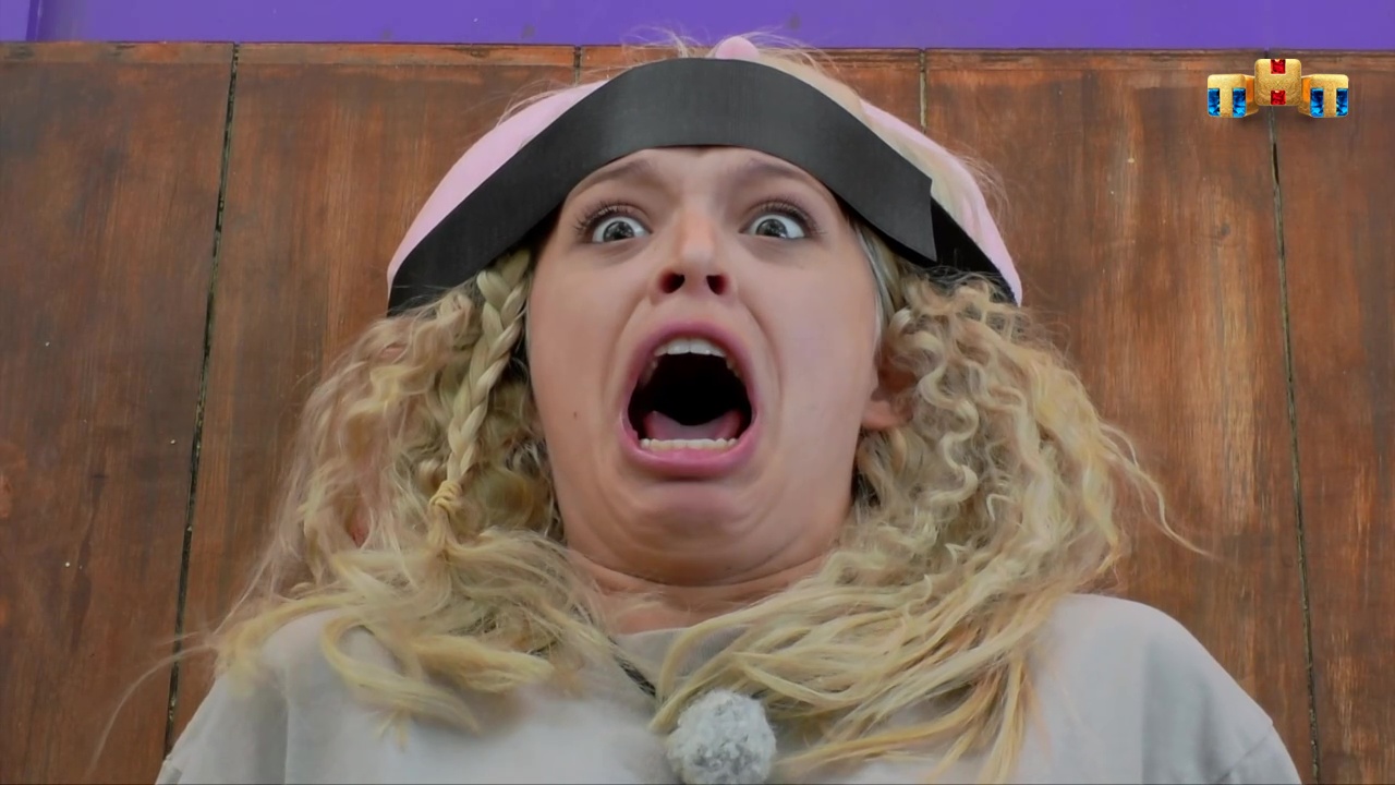 Звезды в Африке: Львенок кусает Гаврилину