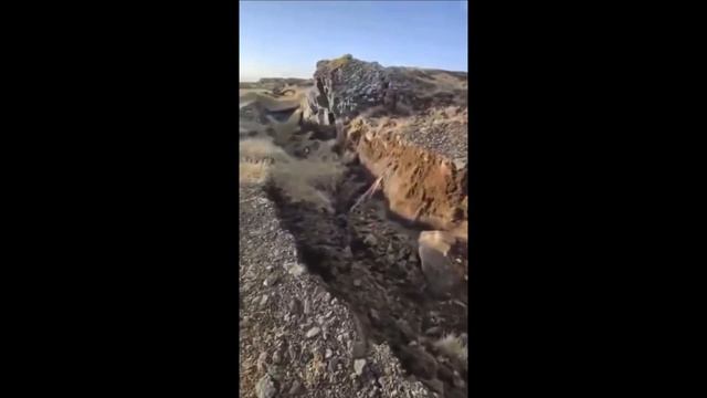 Шок Огромные трещины на земле в Исландии ! Будет извержение вулкана смотреть онлайн