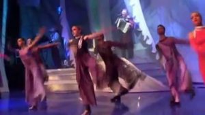 Постучалась в дверь безразмерная Вот она любовь нивьебенная