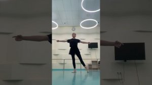 Rond de jamb parter на середине зала