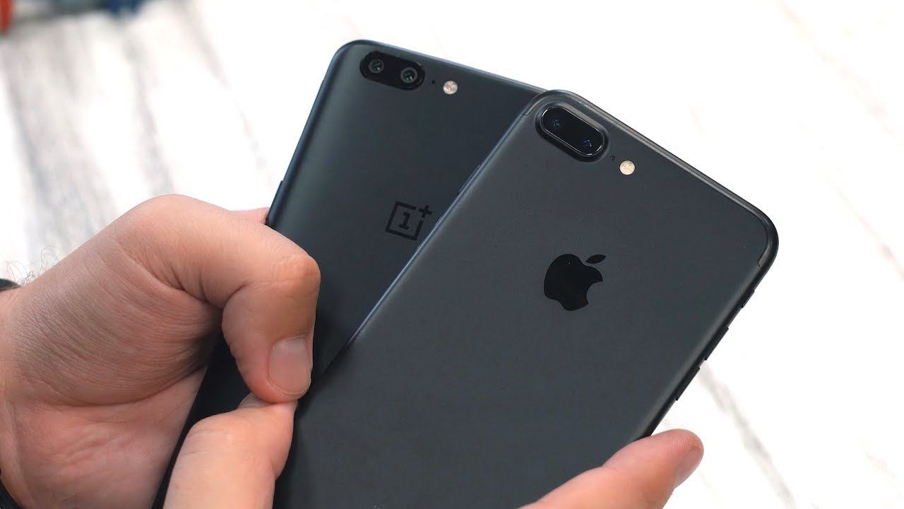 Распаковка OnePlus 5 рядом с IPhone 7 Plus и Galaxy S8+ (unboxing)