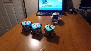 Anki Cozmo Roll A  Cube