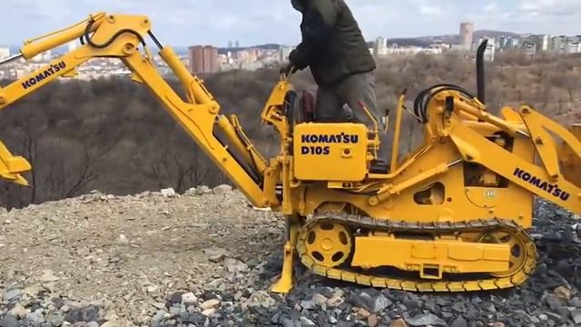 фронтальник-экскаватор Komatsu D10S