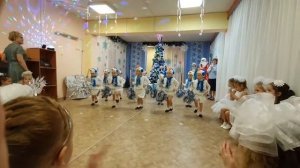 танец снеговиков средняя группа