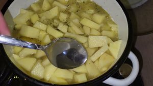 ТЫ ЖИВЕШЬ В ХАЛУПЕ ДЕЛАЙ РЕМОНТ А НАДО ЛИ?