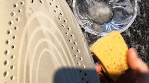 Пригорел УТЮГ, чем почистить? ? Как очистить УТЮГ от НАГАРА? ? Очистить ПОДОШВУ УТЮГА от НАГАРА