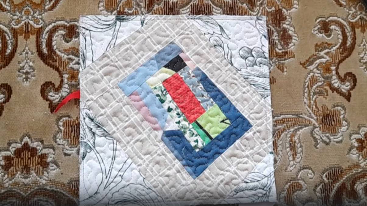 Лоскутные прихватки с добавлением стежки. Текстильные обрезки и лоскут из Магнатекса в дело.