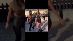 девчёнки танцуют / girls dancing