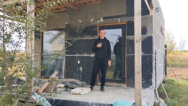 Недорогой маленький каркасный монолитный дом из пенобетона