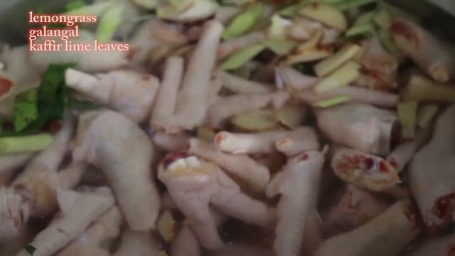 Chicken feet recipe - Pickle chicken feet cooking by countryside life TV. смотреть онлайн