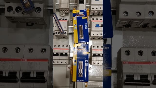 Специальная отвертка для автоматов и шинок PZ/FL смотреть онлайн