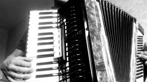 Почему же ты замужем на аккордеоне