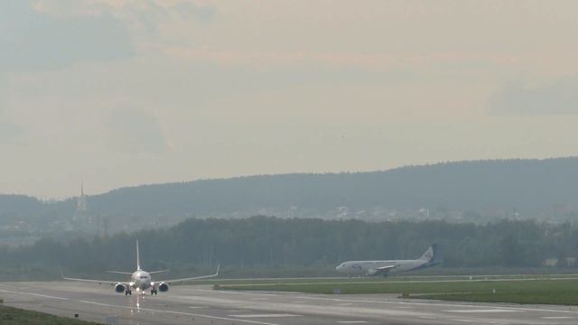 Boeing 737 «Flydubai» в аэропорту Кольцово смотреть онлайн