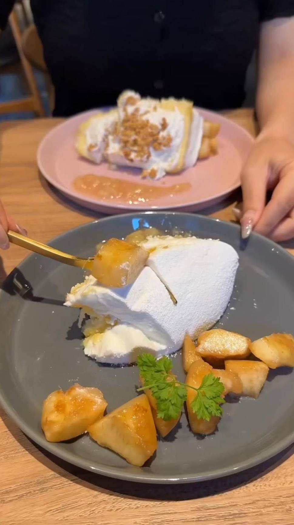 Кремово-персиковый слоённый десерт #shorts #десерт #персики смотреть онлайн