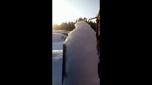вышел на улицу, сосед кидает снег смотреть онлайн