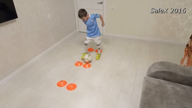 Упражнения с фишками)Домашняя футбольная тренировка)))Футбол с нуля!!! смотреть онлайн