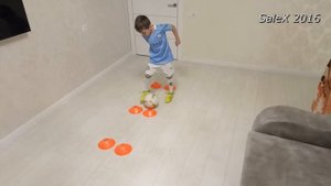 Упражнения с фишками)Домашняя футбольная тренировка)))Футбол с нуля!!!