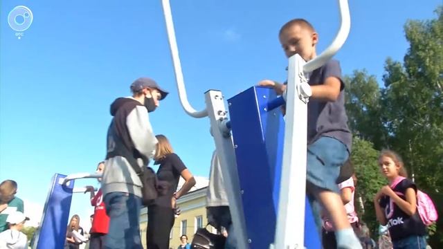 Большую спортивную площадку открыли в Ленинском районе Новосибирска смотреть онлайн