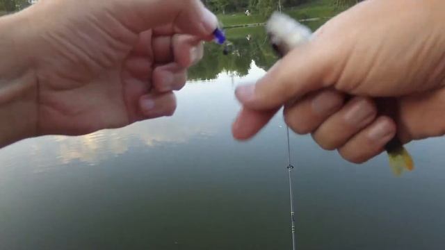 Мормышинг и наноджиг в Северном Бутово. Окуни монстры пытаются сломать спиннинг. смотреть онлайн