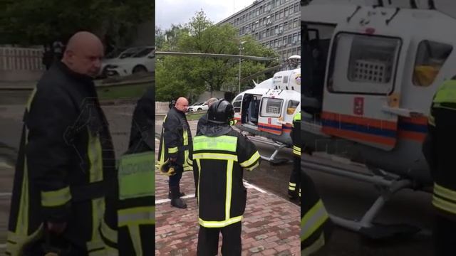 эвакуация пострадавшего после пожара в ТЦ "гранд Сетунь плаза".mp4 смотреть онлайн