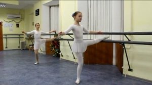 Основы хореографии. Элементы у станка. Растяжка 2